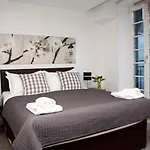 Apt 3, Trafalgar Sq (Duplex, 3rd&4th flr)