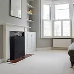 3 Bedroom Family House With A Superb Kitchen And Garden