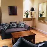 Large 2 Bedroom 2 Bathroom Apartment In Westminster