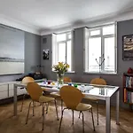 De Walden Street By Onefinestay