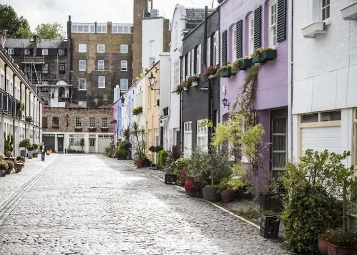 Beautiful Mews House, Conduit Mews, Paddington, W2