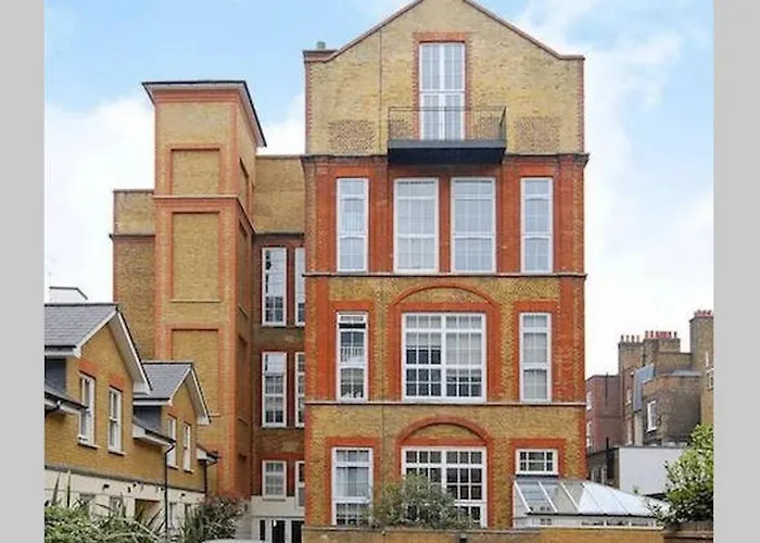 Central 2-Bed, 2-Bath Sanctuary Near Holborn Station, Covent Garden & West End