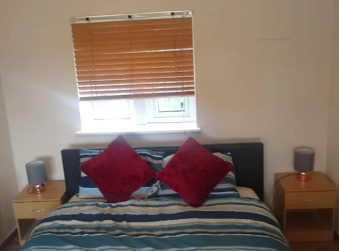 Acton Central Roomz London