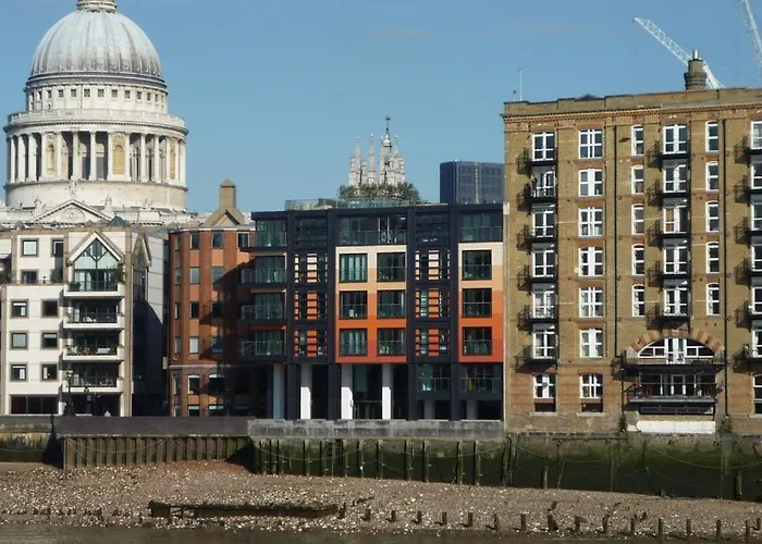 Morden Apartment in Central London By River Thames