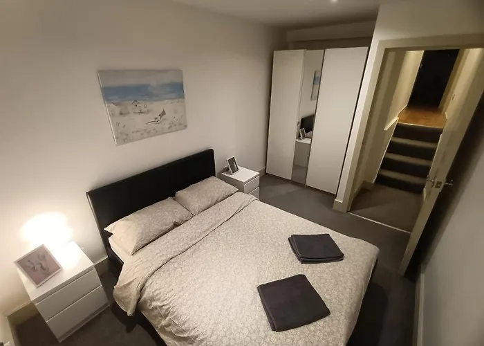 Lovely 2 Bedroom Serviced Apartment In London