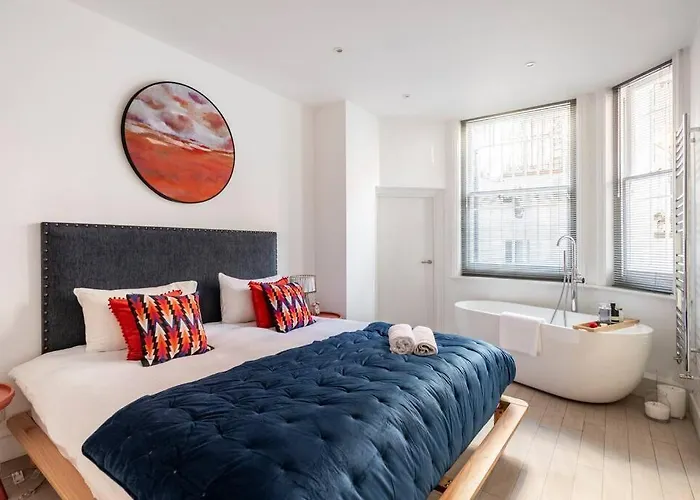 Chelsea Posh Apartment