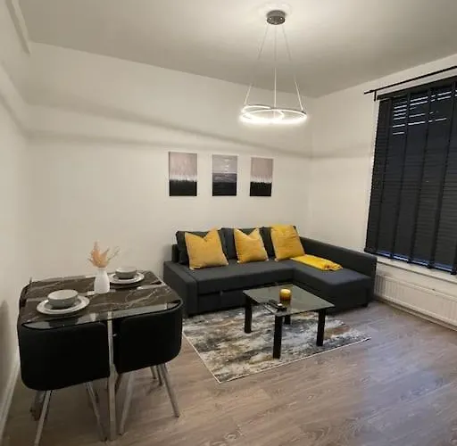 Spacious, Modern 2 Bed Apartment