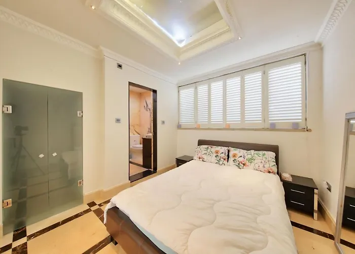 Large 1 Bedroom Flat In Paddington