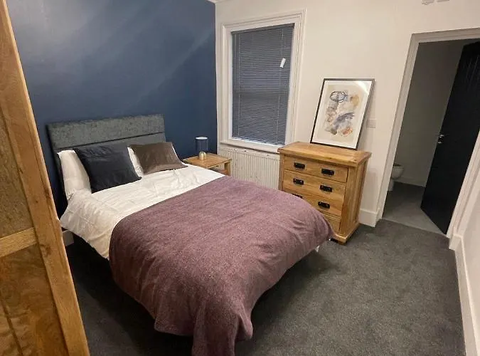 Private Room With En-Suite In Catford, London