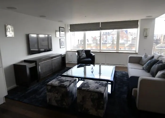 Spacius 3-Bed Apartment In Kensington London