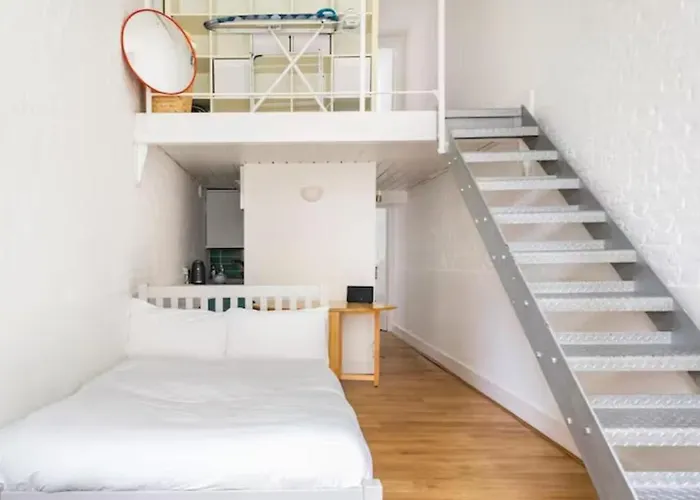 Cozy 2 Bedroom Flat - Sleeps 6