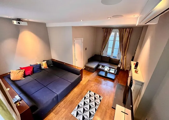 4 Floor Apartment In Covent Garden