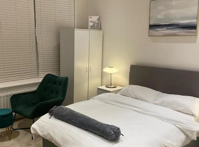 Stunning 1-Bed Apartment -Sleeps 2 & Central Links