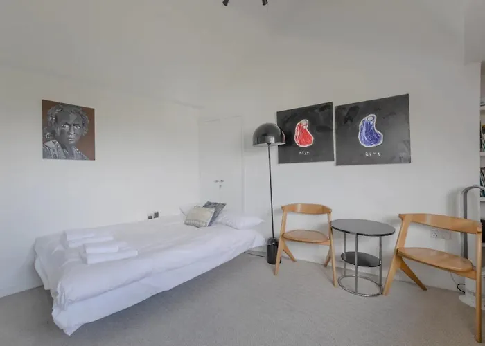 Compact & Light Studio Flat - Ladbroke Grove