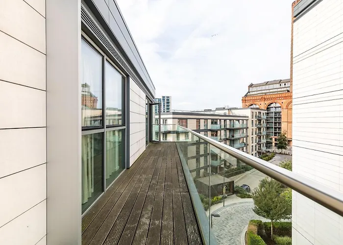 Beautiful 4 Bed Abode Near Imperial Wharf