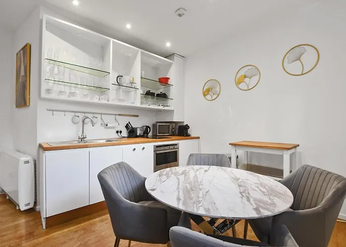 Cozy Flat Near Kensington Palace