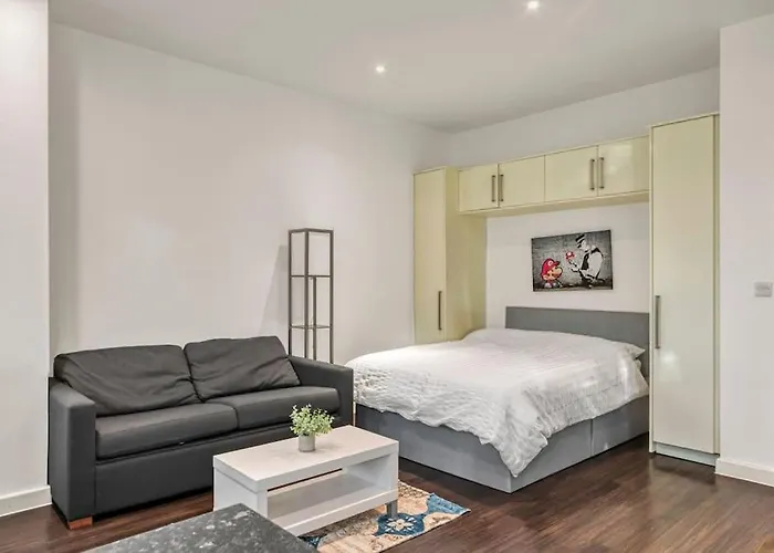 Cosy & Modern Studio