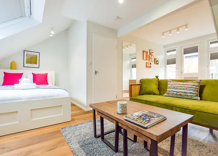 Split Level Studio At West Hampstead By Concept Apartments