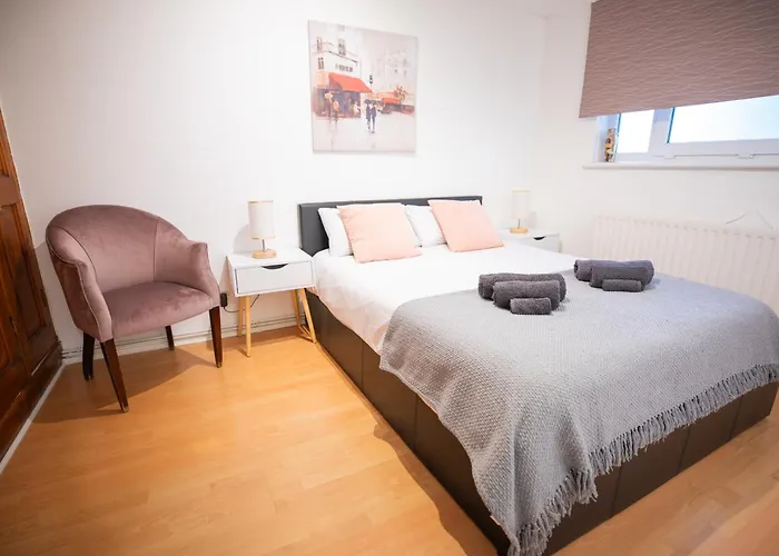 Bright And Spacious One Bedroom Apartment, Free Parking