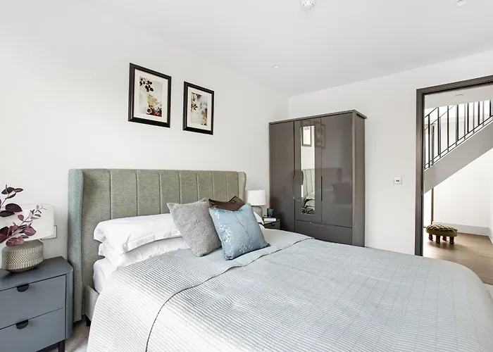 Stunning 3 Bedroom Penthouse Private Terrace Ac