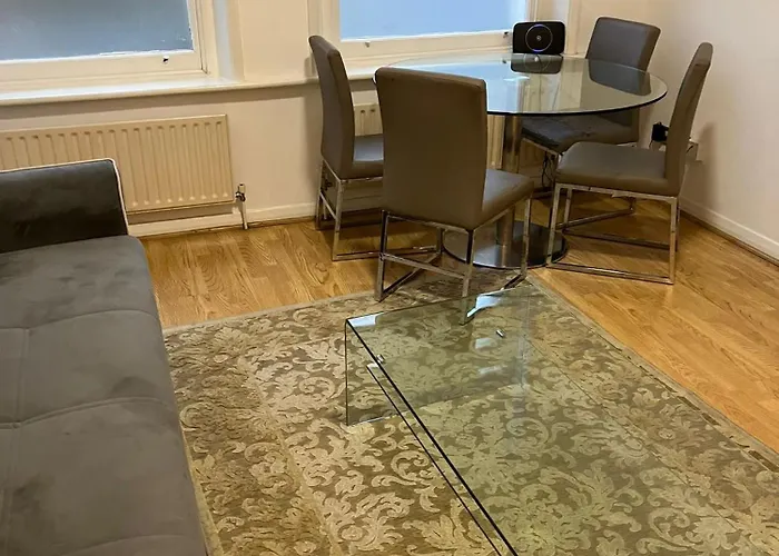 Property Minutes From Hammersmith And Kensington 2