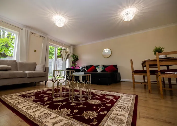 3Kingbr&Sofabed-Garden-Aircon-Bbq-Parkg