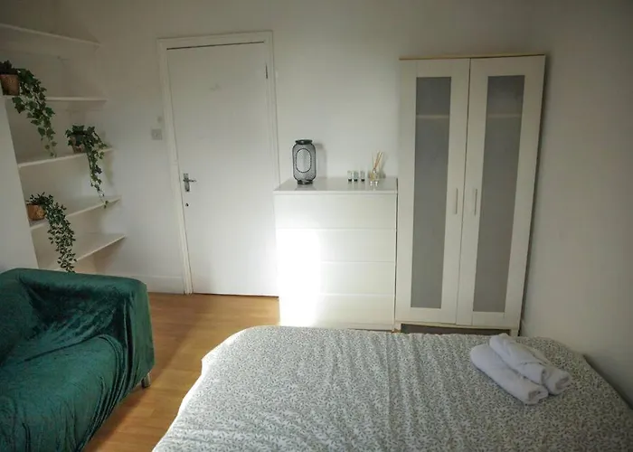 2 Bedrooms Flat In Hammersmith