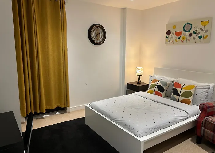 Modern en-suite room&self catering in london