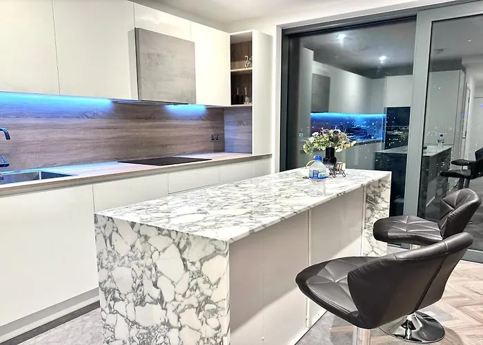Stunning Property With London City And River Views