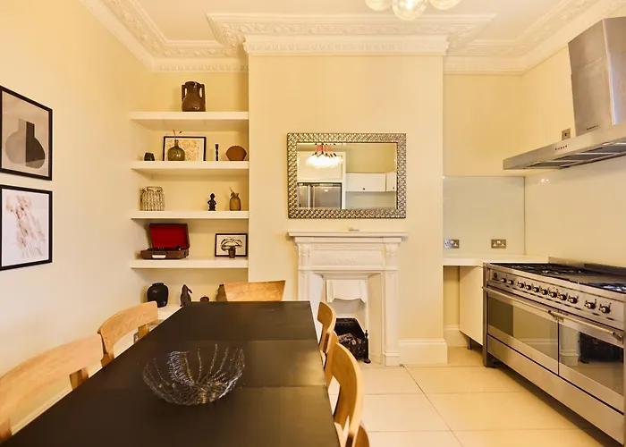 The Peckham Hideaway - Bright 3Bdr Flat