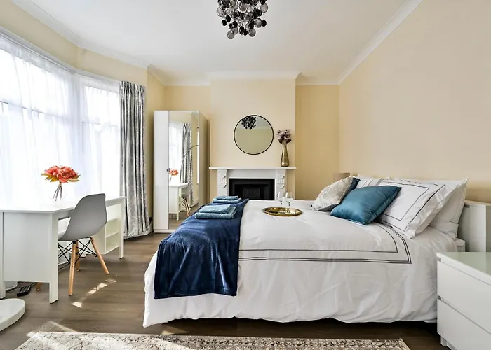 Greenwich Holiday Home