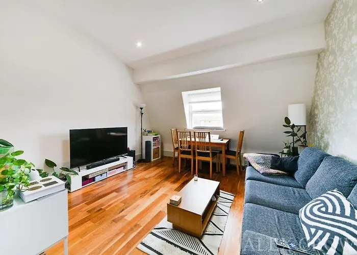Cosy Caledonian Road Apartment, Nearby Tube And Restaurants