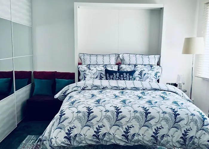 Central London Stylish Newly Decorated Studio Flat