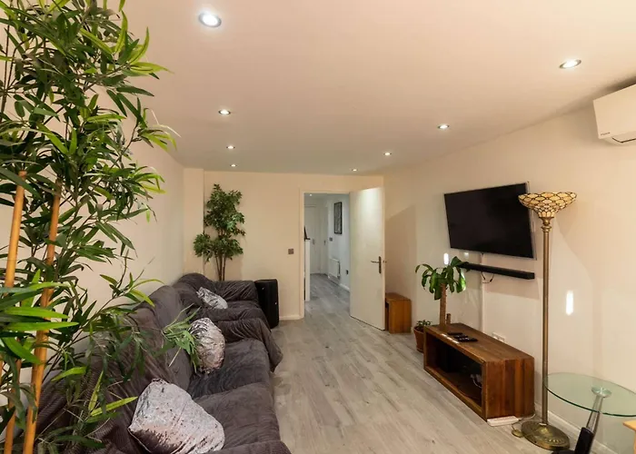 Wembley Serviced Accommodation By Solara - Free Parking - By Wembley Stadium - Private Garden