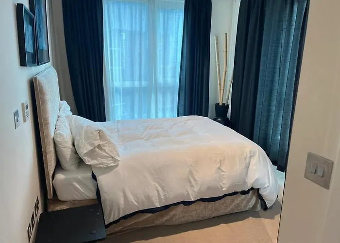 Gorgeous 3 Bedroom Flat In Vauxhall With City Views