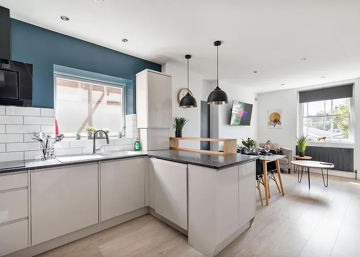 2Bed1Bath Modern Duplex Apartment Next To Queens Park Station