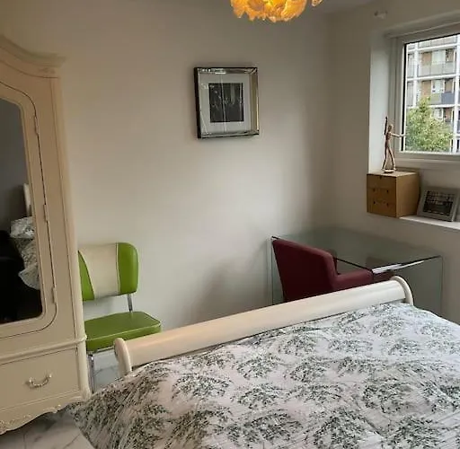 Studi5 Cozy Urban Studio With Modern Amenities In Prime Location