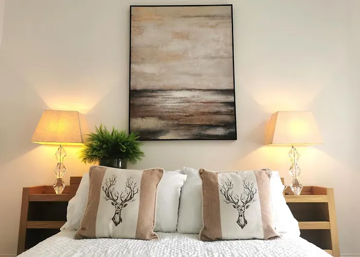 No 10 Spacious 2-Bedroom House In London Stratford With Parking For Up To Six