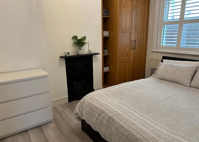 Earlsfield Near Wimbledon, Clapham, Waterloo