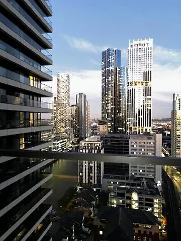Luxury High Rise 2-Bed With Lovely View In Canary Wharf