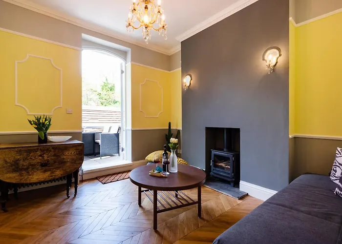 Stylish Hyde Park Gem