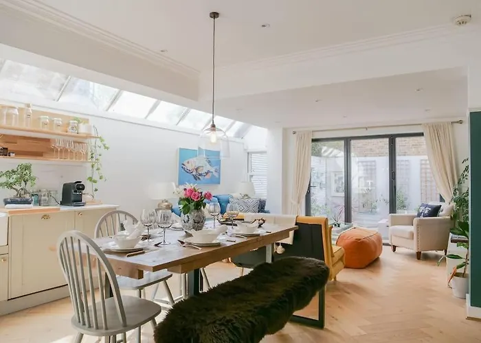 Stylish Hideaway With Oasis Garden