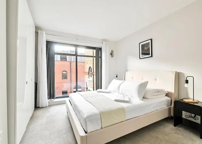 Delightful Tower Bridge Apartment Sleeps 6