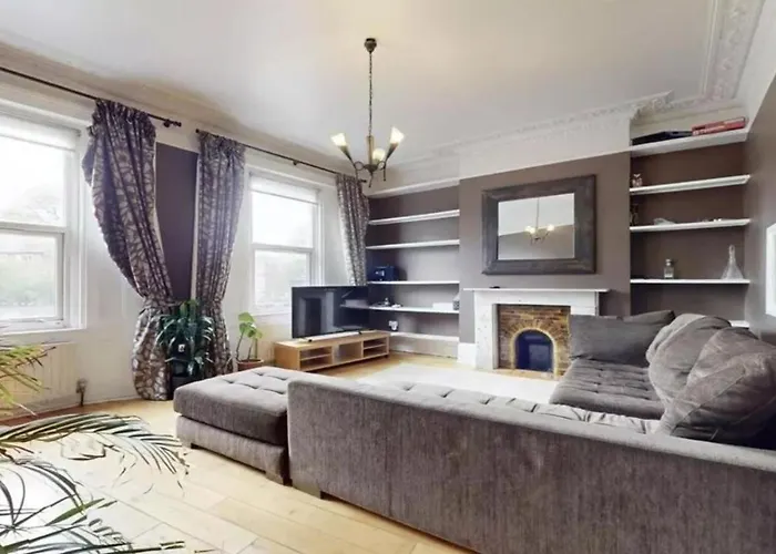 Bright 4 Bed London Living