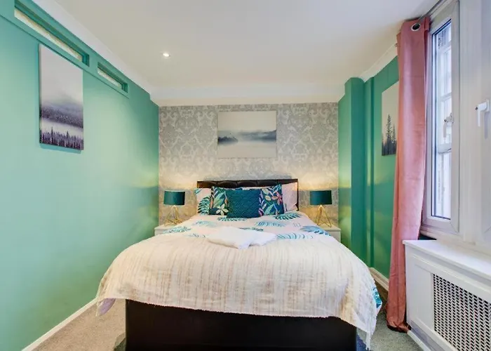 Hyde Park Beautiful Family Apartment