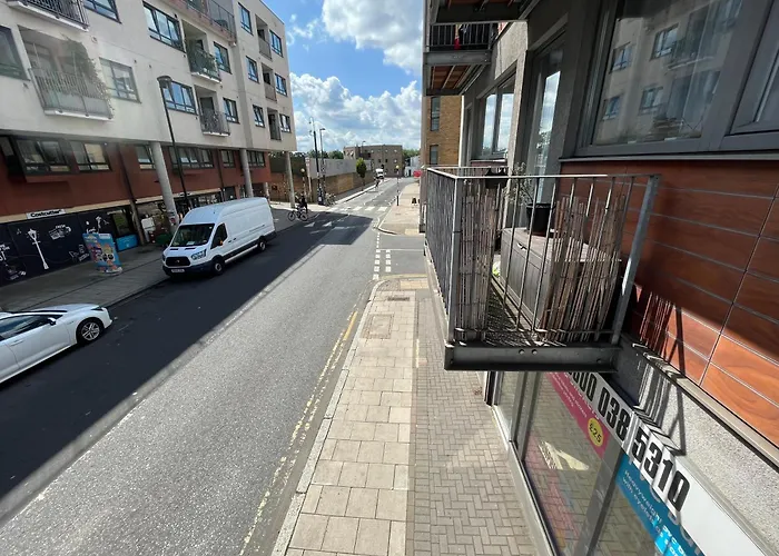 London Modern Flat Near Transports