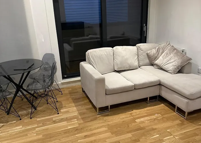 Aldgate East 2 Bedroom Flat