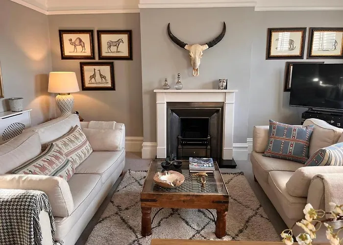 Elegant & Spacious 3 Bed Apartment