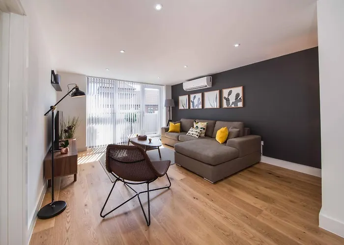 The Borough Collection Near London Bridge And Borough Market - By Short Stories London