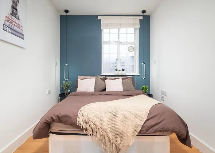 Family Friendly 2 Bed Apartment In Heart Of Stockwell, Free Wifi 12 Mins To Buckingham Palace & Kings Cross
